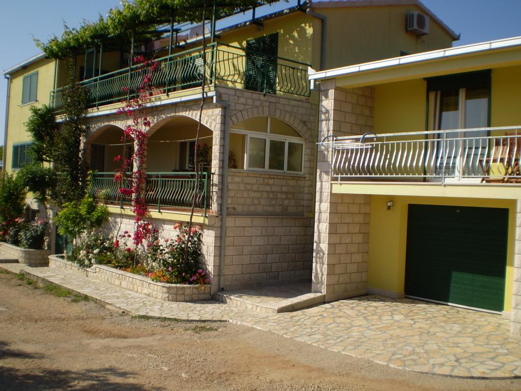 Apartments Duricic Loviste Bagian luar foto